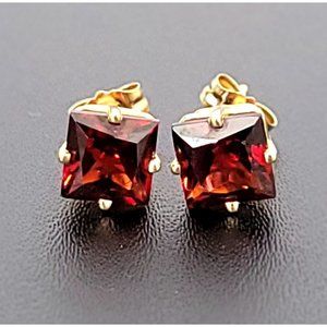 QCD 14K Gold Square Cut Faceted Garnet Stud Earrings 5mm Prong Set Push Backs